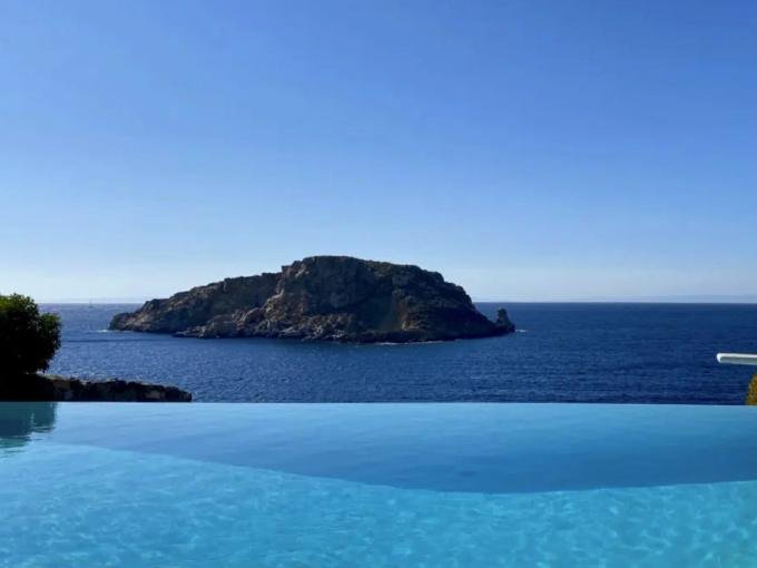 Lounge by the pool